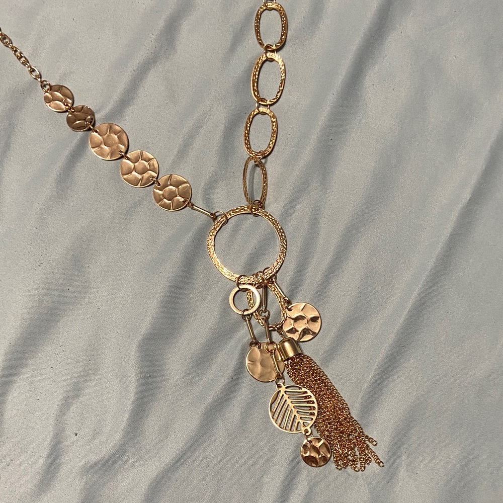 Elegant Gold Pendant Necklace